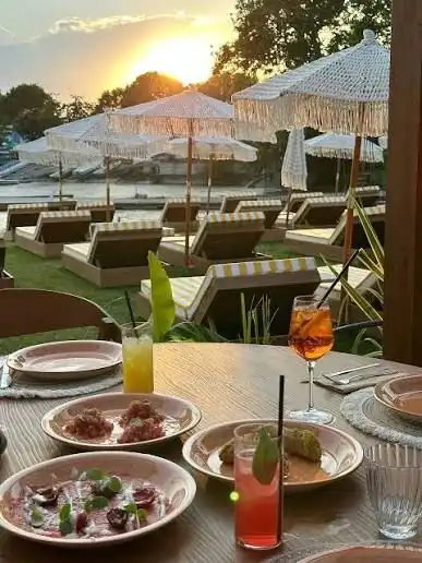 Sparkling Beach Brunch 