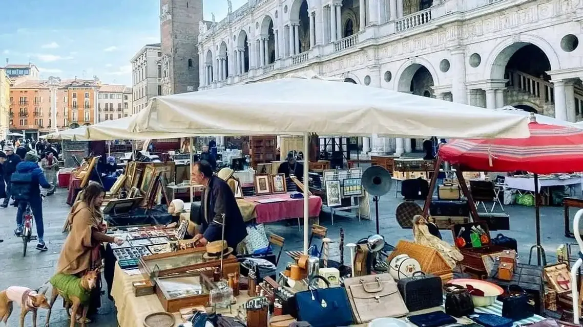 Mercatino Antiquariato & Aperitivo