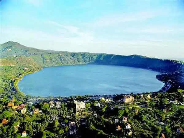 Trekking al Lago Albano e pranzo in fraschetta