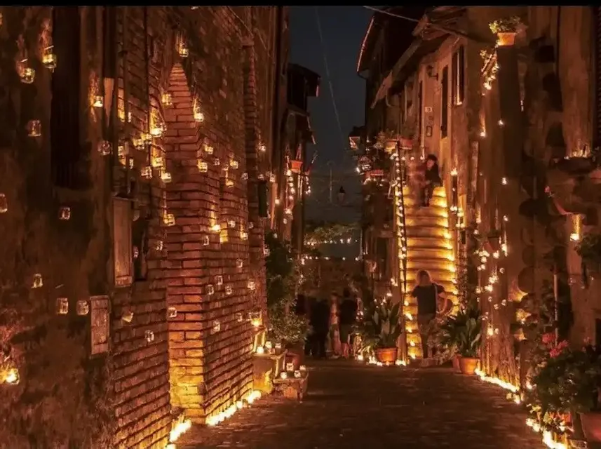 Borgo di Vallerano: notte d'estate tra 100 mila candele