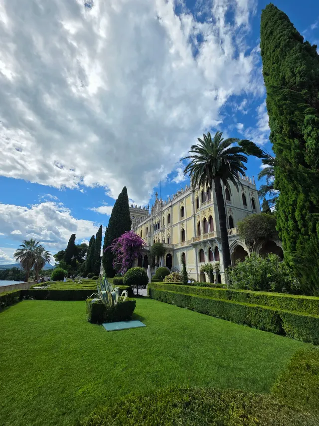 Isola del Garda in barca: tour edifici e giardino