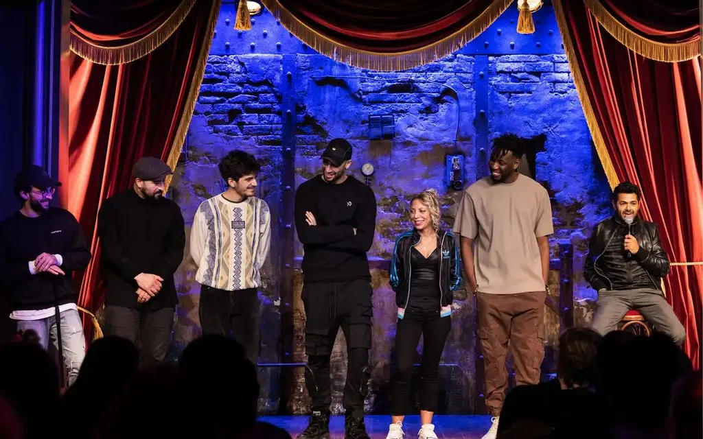 Apéro & Stand-up Comedy Club – Rires garantis 🍻🎤