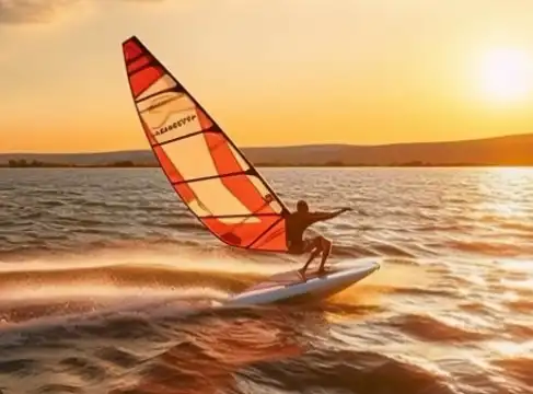 Sabato di windsurf e adrenalina tra le onde