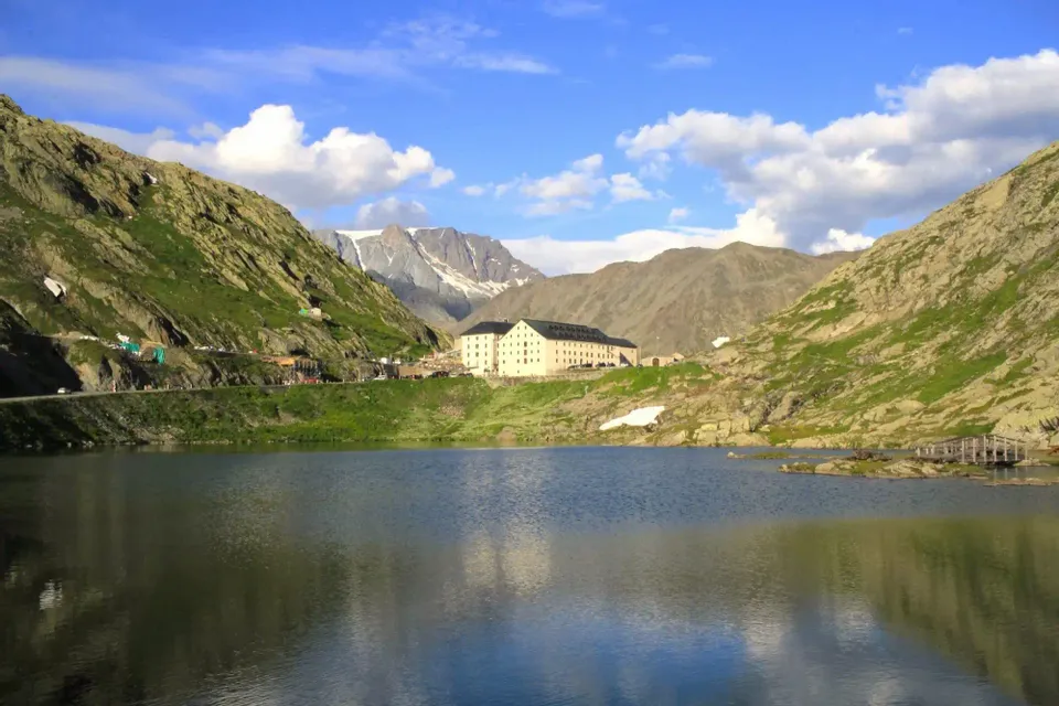 🏔️ WEEKEND VALLE D’AOSTA – TREKKING, SPA, FESTA, GRIGLIATA