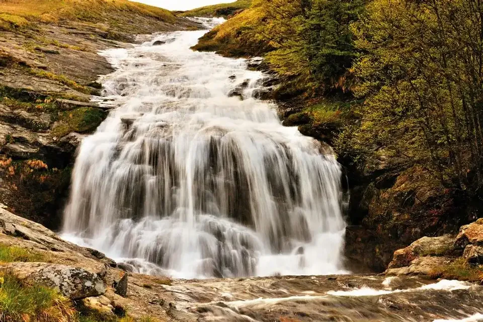Trekking facile/medio da Campotosto alla Valle Cento Cascate
