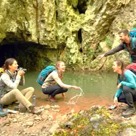Trekking pozzo del diavolo e aperitivo sul lago di Vico