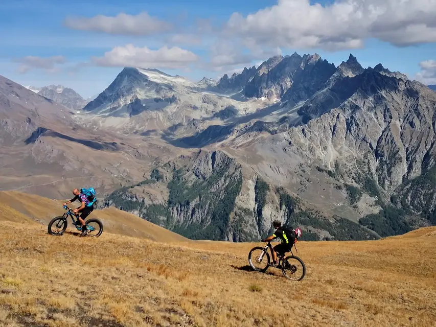  🚵‍♂️🏔️ E-Bike nel Vallone del Menouve + Merenda in Alpegg