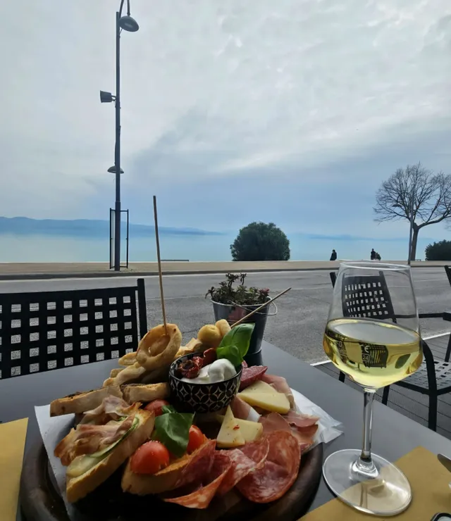 Cena e racconti di viaggio tra viaggiatori