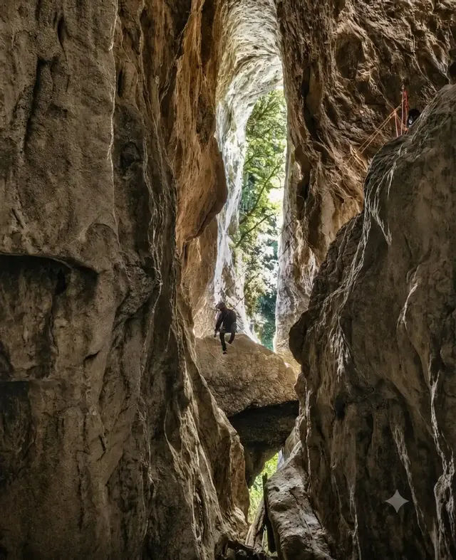 Speleologia nella Grotta Segreta