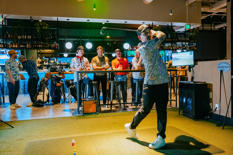 Minigolf & Ping-Pong: La Sfida del Mercoledì Sera! ⛳️🍹