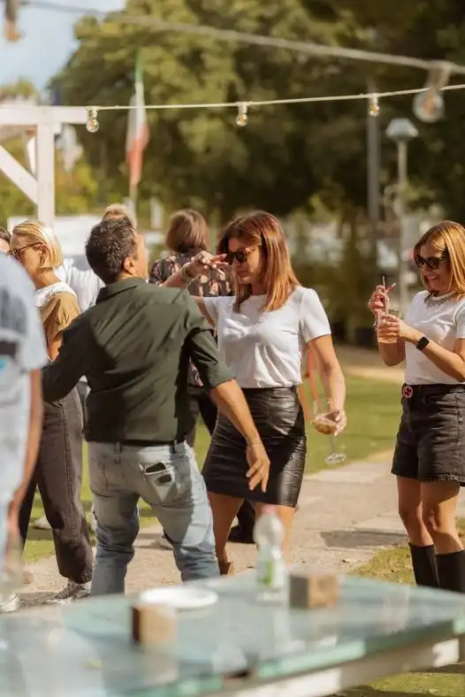 Aperitivo, Live Band & Cena: Welcome Summer!