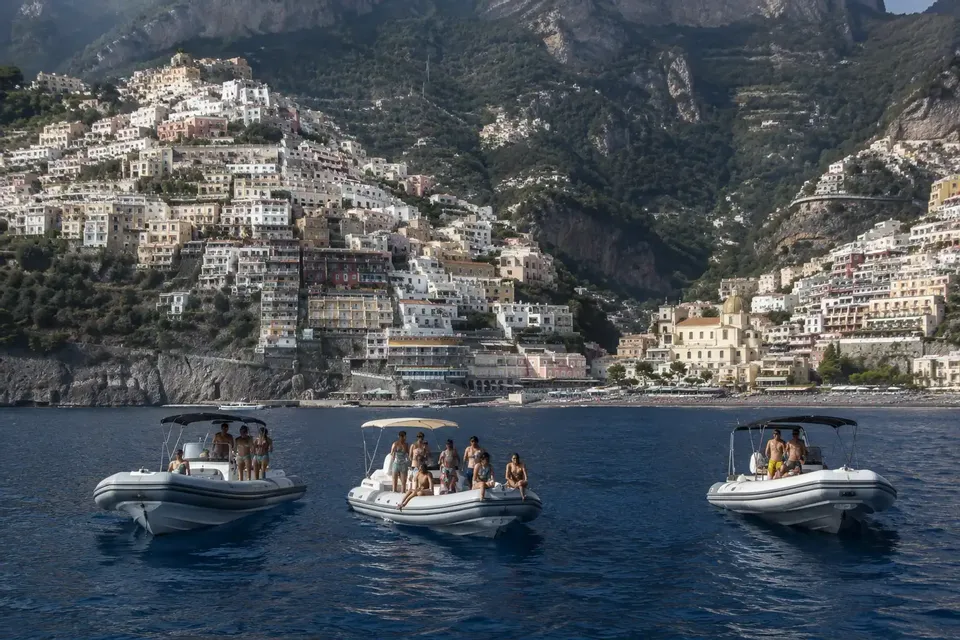 Costiera Amalfitana in gommone, con sbarco a Positano!