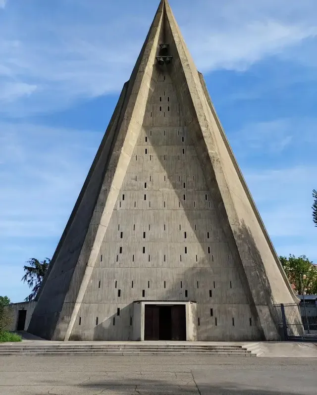 Milano brutalista: il quartiere Sant'Ambrogio
