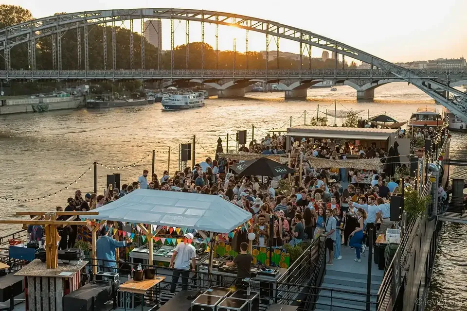 Apéro chill & sunset en bord de Seine 🌅