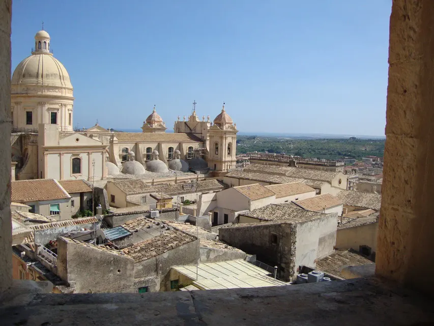 Noto dall'alto: visita ai campanili della città
