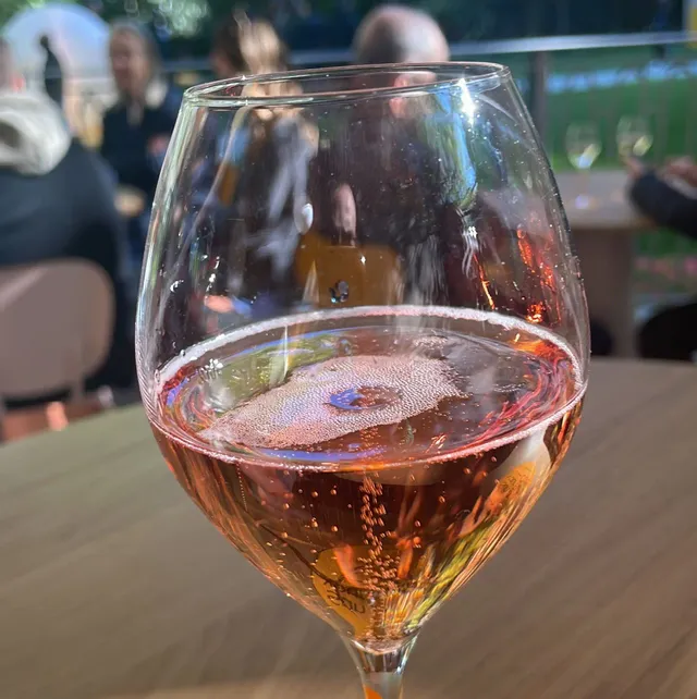 Bollicine in Scena: Degustazione & Sfida alla Cieca
