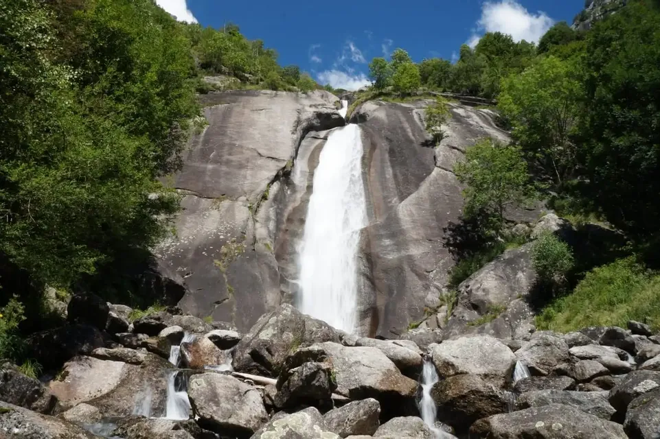 Trekking facile Val di Mello