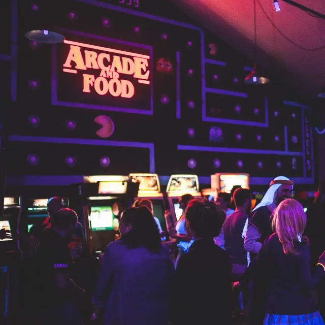 Una serata tra giochi, risate e buon cibo! 🍔