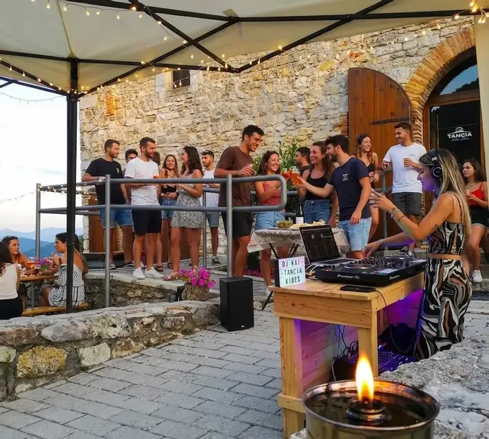 Trekking pozze del diavolo e aperitivo in rifugio