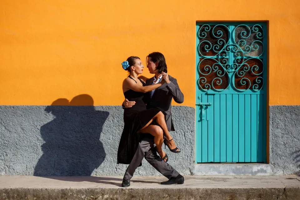 Latino Vibes: Salsa per Principianti