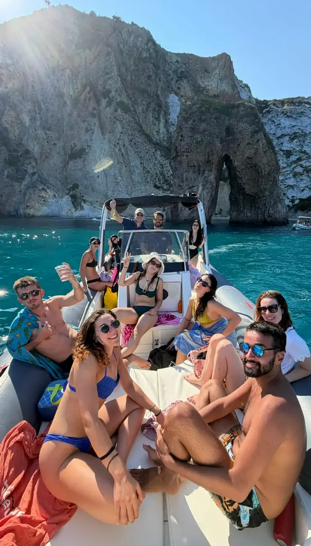 Gita a Ponza in Gommone: Tour Completo dell'Isola 🗺️🏝️