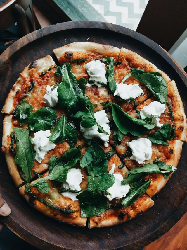 Meet Your New Friends - Pizza Night in Bergamo