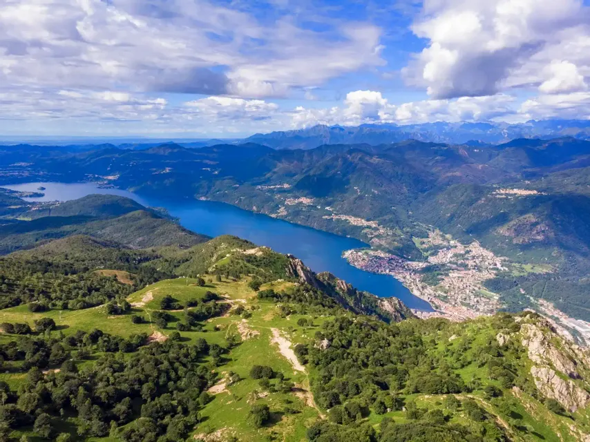 Trekking facile al Monte Mottarone 