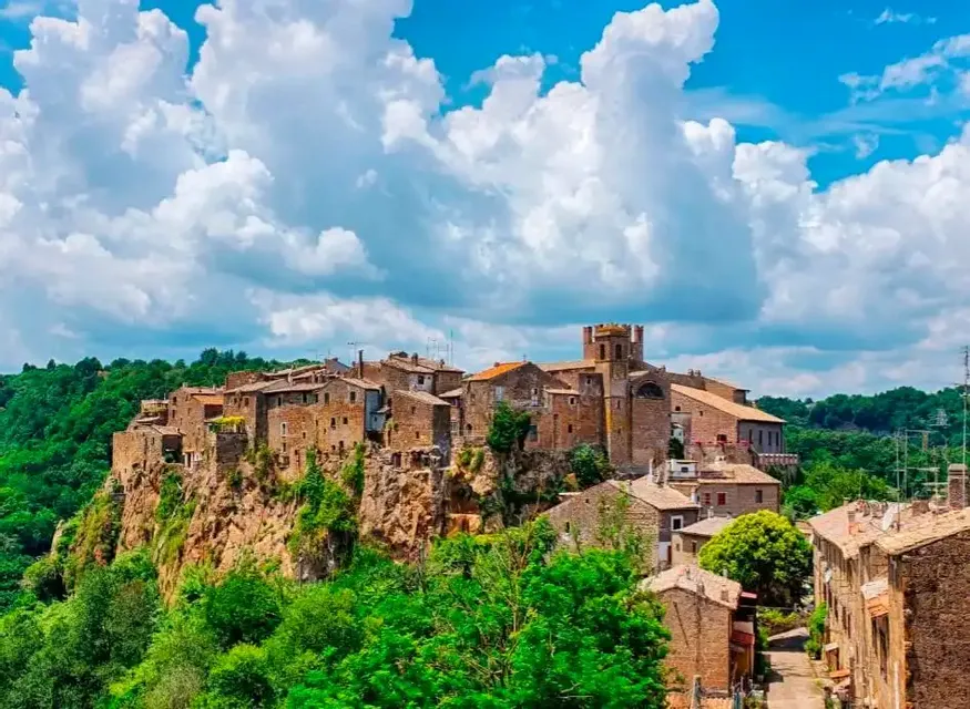 Mindful Trekking + Visita a Calcata