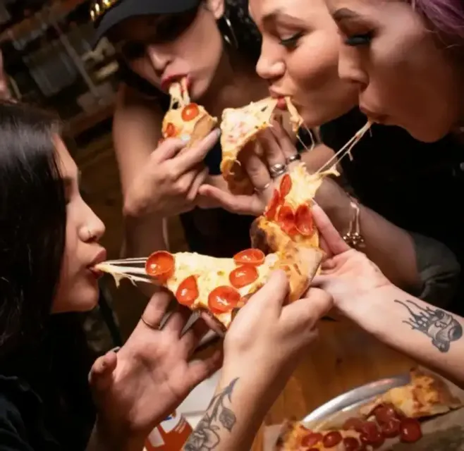 Pizza e New Friends!