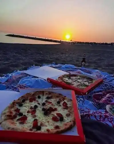 Pizza Beach, Birra & New Friends