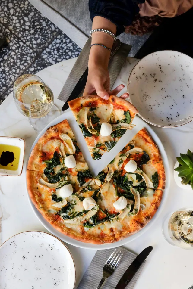 Sleppa Social Night: pizza, risate e zero sbatti!