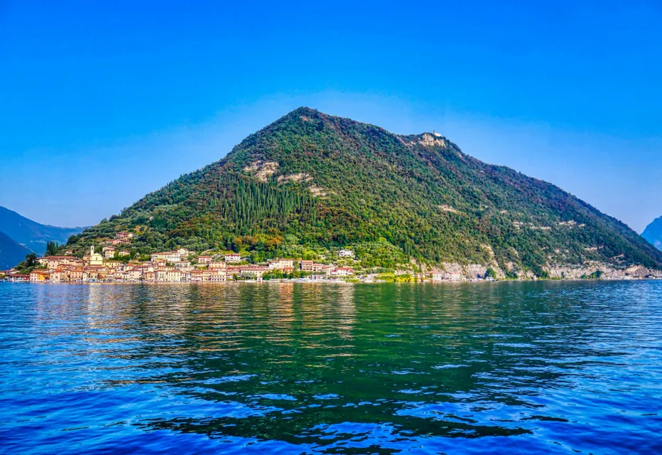 Gita a Monte Isola: traghetto + trekking panoramico