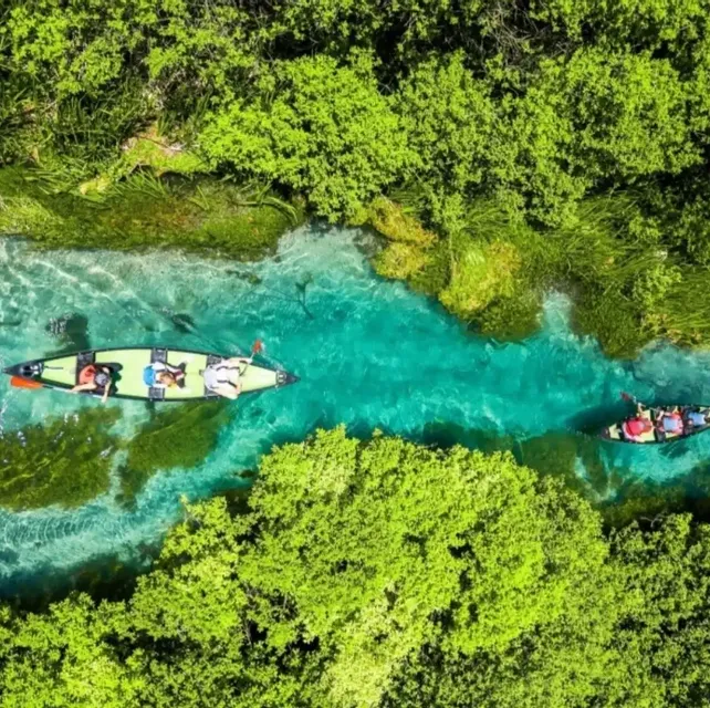 Un Viaggio sull'Acqua: Trekking e Canoa 