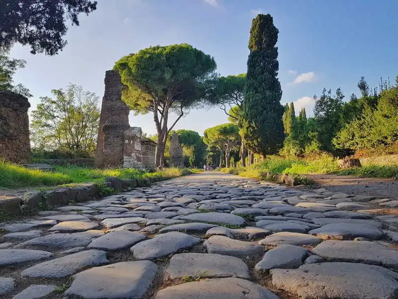 Mindful Walk e Yoga lungo l’Appia Antica