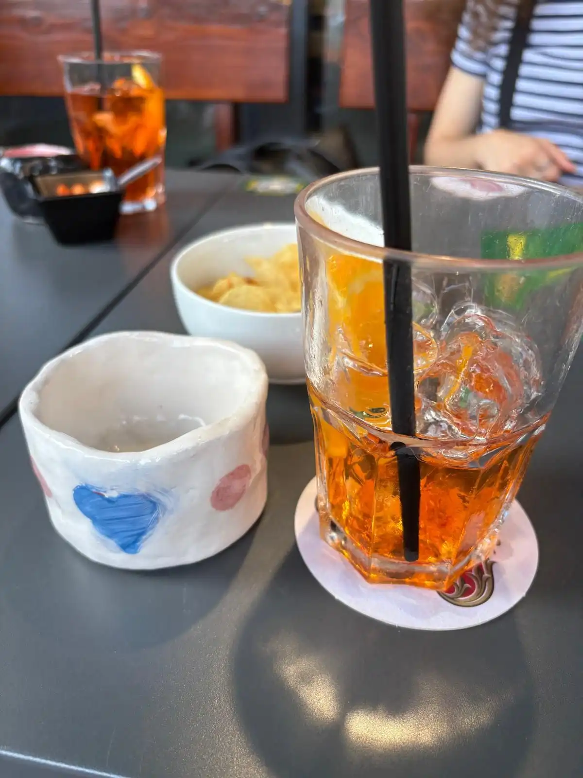 Aperitivo con ceramica: decora il tuo coccetto in compagnia